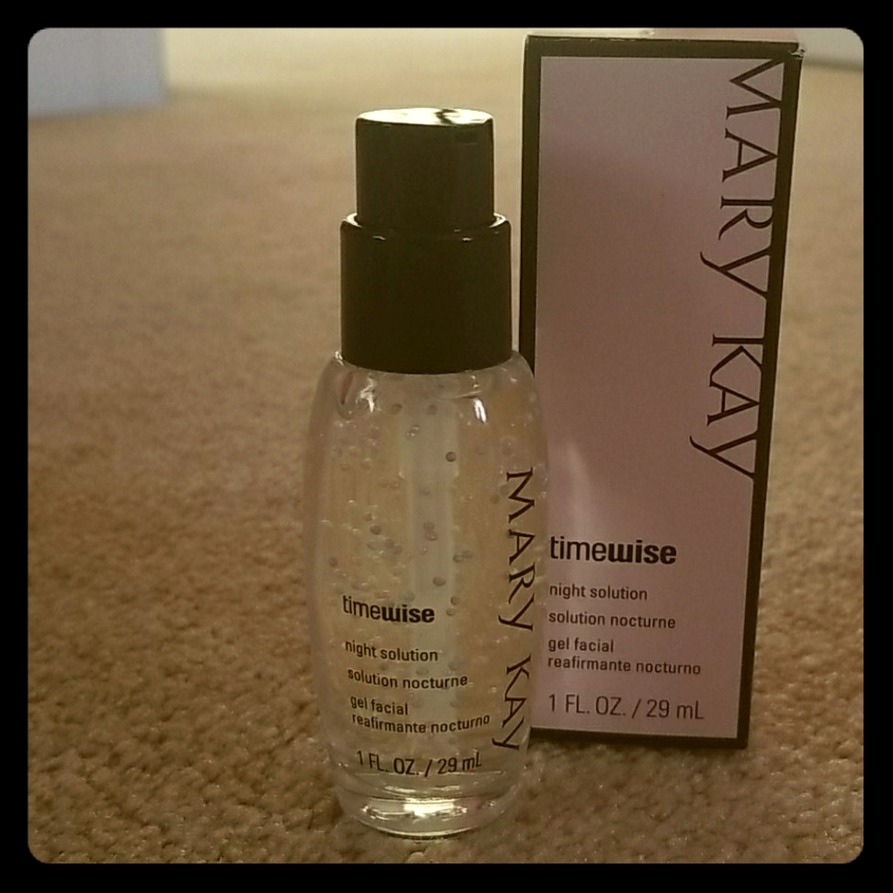 Mary Kay Night solution dry to oily skin